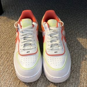 Never worn. Love the color but just a size too big.